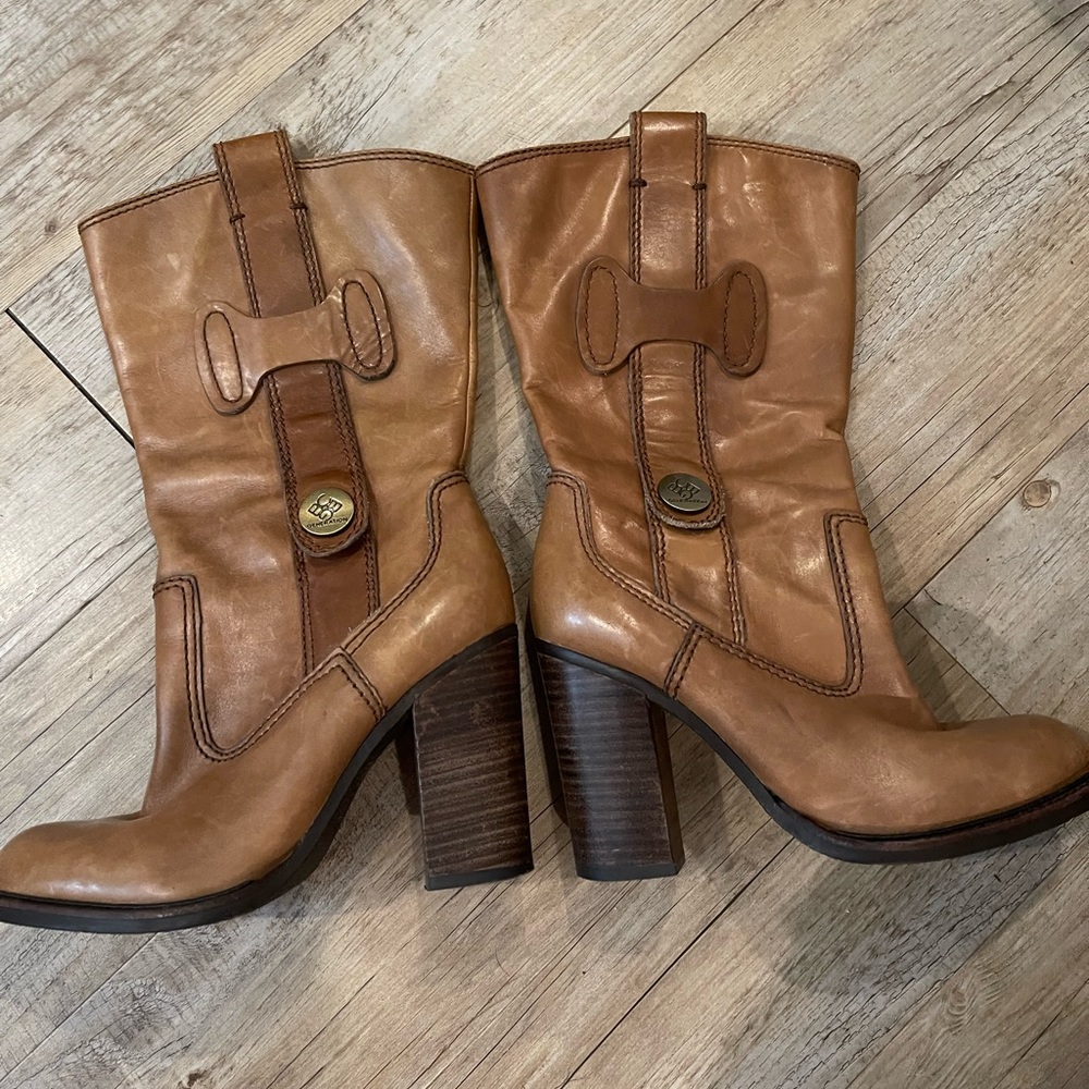 BCBG boots